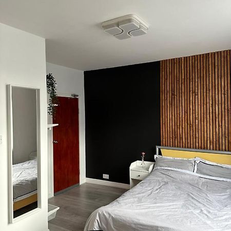 Modern En Suite Bedroom Close To City Centre Leeds  Exterior foto