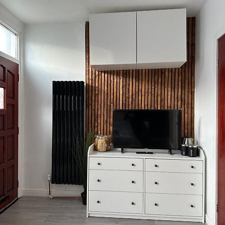 Modern En Suite Bedroom Close To City Centre Leeds  Exterior foto