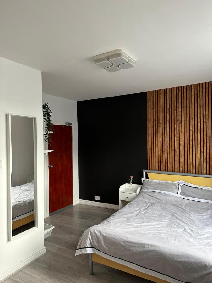 Modern En Suite Bedroom Close To City Centre Leeds  Exterior foto