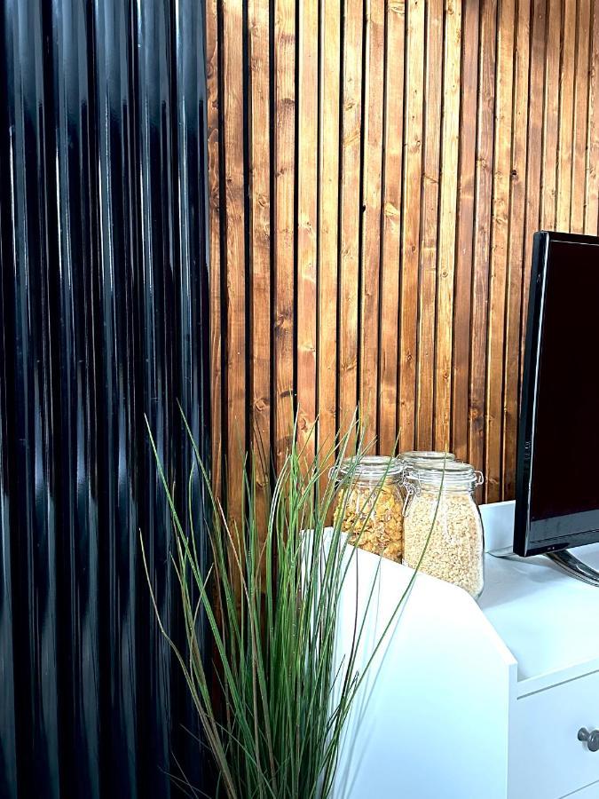 Modern En Suite Bedroom Close To City Centre Leeds  Exterior foto