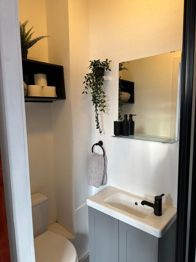 Modern En Suite Bedroom Close To City Centre Leeds  Exterior foto